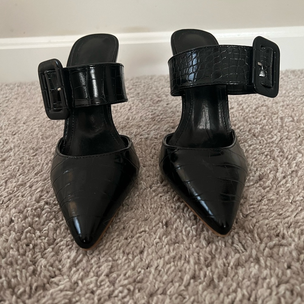 Elegant Black Croc-Embossed Women's Mules